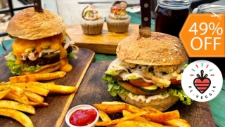 [Image: 2 Hamburguesas Veganas a Elección: Burger de la Casa, Falafel o Pumpkin + Papas + Bebidas + Postresm]