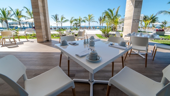 [Imagen:¡Paga Q525 en Lugar de Q720 por DayPass en Oceana Resort que Incluye: Desayuno y Almuerzo Buffet + Snacks Mañana y Tarde + Bebidas Ilimitadas Alcohólicas y No Alcohólicas!]