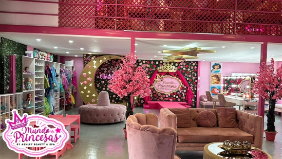 [Image: ¡Paga Q99 en Lugar de Q350 por Servicios de Salón y Glamour Para Tu Princesa: ¡Peinado con Glitter + Maquillaje Fantasía + Esmaltado + Uso de Vestidos y Accesorios del Magic Closet + Fotografías Digitales en Cabinas Personalizadas + Snacks!m]