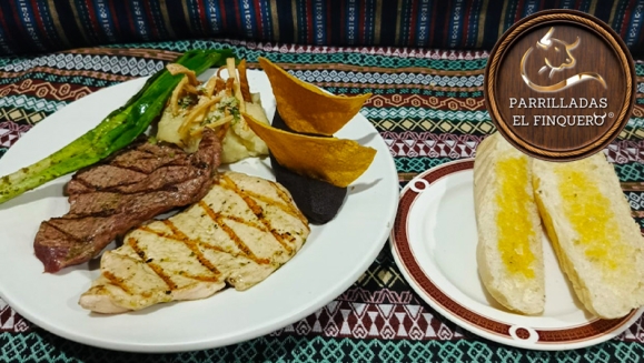 [Image: ¡Paga Q999 en Lugar de Q1,805 por Combo de Convivio para 8 que Incluye: Entrada + Plato Fuerte con Lomito y Pollo a La Parrilla + Guarniciones + Bebida + Postre + Café!m]