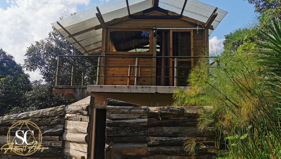 [Image: ¡Paga Q399 en Lugar de Q819 por Estadía de 1 Noche en Cabaña Equipada para 2 Personas, Naturaleza, Vista a Volcanes, Piscina, 2 Copas de Vino e Impuestos!m]