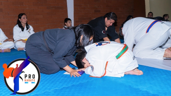 [Image: ¡Diviértete, Aprende y Perfecciona! ¡Paga Q299 en Lugar de  Q615 por  Curso de Artes Marciales para Todas las Edades: 1 Mes de Clases de Karate, Kickboxing o Defensa Personal + Inscripción Gratis!m]