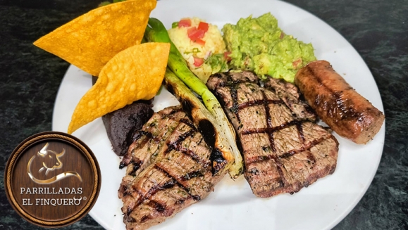 [Image: ¡Paga Q190 en Vez de Q320 por Parrillada Para 2 Personas Con: 1 Lb de Lomito + 1/2 Lb de Chorizo Argentino + 1 Ensalada Para Compartir + 2 Guarniciones a Elección + 1.5 Litros de Bebida + 2 Entradas de Queso Fundido!m]