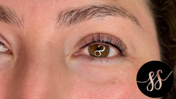 [Image: ¡Paga $28 en Lugar de $100 por Delineado Permanente en Línea de Agua de los Ojos (Superior o Inferior)!m]