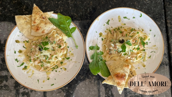 [Image: ¡Atención Amantes de la Comida Italiana! ¡Paga $28 en Lugar de $54.80 por Banquete para 4 que Incluye: 2 Pizzas (Margarita y Diavola) + 2 Pastas Alfredo con Pollo + 4 Té Helados con Refill!m]