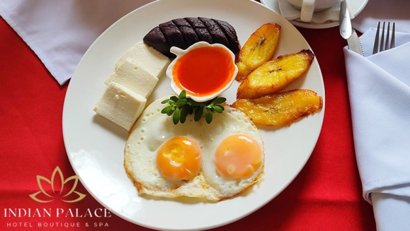 [Image: ¡Paga Q799 en Vez de Q1,600 por Estadía Romántica para 2 Personas en Habitación Suite Deluxe + Desayunos + Decoración Romántica Standard: Pétalos de Rosa + Velas + Chocolates + 2 Copas de Vino!m]