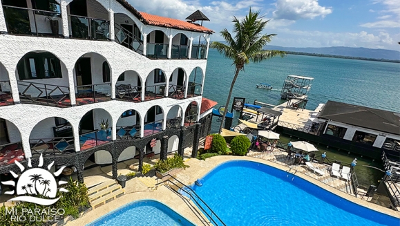 [Image: ¡Paga Q1,500 en Lugar de Q2,500 por Estadía de 3 Días y 2 Noches Para 2 Personas en Río Dulce: Habitación Suite Junior con A/C + 2 Desayunos + Jacuzzi Privado + Piscinas + Balcón con Vista Panorámica + Ingreso a Museo y Más!m]