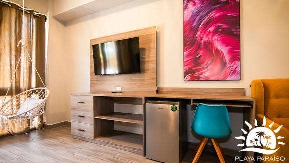 [Image: ¡Paga Q450 en Lugar de Q750 por Estadía de 1 Noche Para 2 Personas en Monterrico: Habitación Deluxe King con A/C + 1 Cama King + Ducha y Baño Privado + Televisión + Piscinas + Acceso a Playa Privada y Más!m]