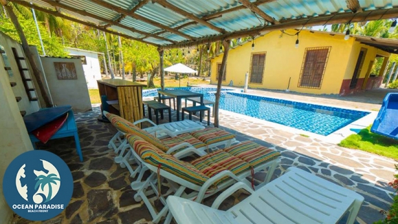 [Image: ¡Plan Playero en Pareja! ¡Paga $107 en Lugar de $179 por Estadía Para 2 Personas en Ocean Paradise, Playa Barra de Santiago, Ahuachapán! ¡Solo 18 Cupones Disponibles!m]