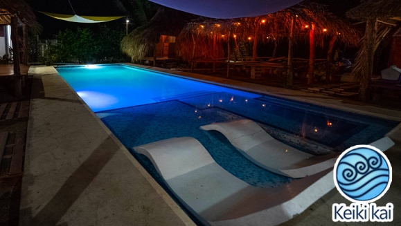 [Image: ¡Escapada Perfecta a la Playa! ¡Paga Q365 en Lugar de Q850 por 1 Noche para 2 Personas en Cabaña Tipo Hawaii con Baño Privado o Habitaciones Dobles con Baño Privado + Snacks de Desayuno + Uso de Instalaciones: Piscina, Hamacas y Más!m]