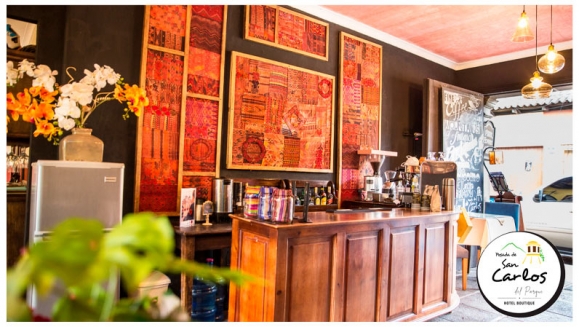 [Image: ¡Paga Q499 en Lugar de Q855 por Estadía Romántica en Antigua para 2 con: Noche de Hospedaje + Decoración con Pétalos de Rosa + Fresas con Chocolate + Botella de Vino Tinto + 2 Desayunos Típicos Chapines + Impuestos Incluidos!m]