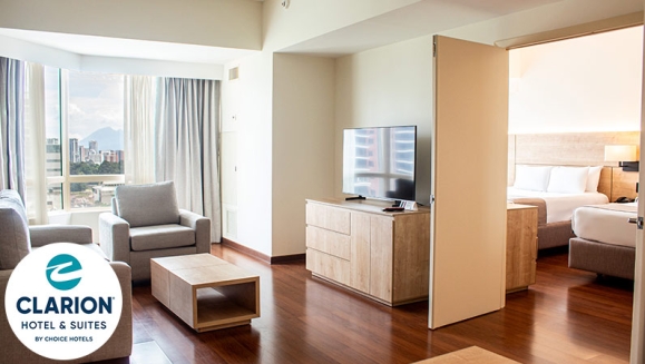 [Image: ¡Escapada de Fin de Semana en Clarion Hotel &amp; Suites Guatemala! ¡Paga Q879 en vez de Q1,415 por Estadía en Suite Deluxe Doble para 2 Adultos y hasta 2 Niños + 2 Desayunos y Más!m]