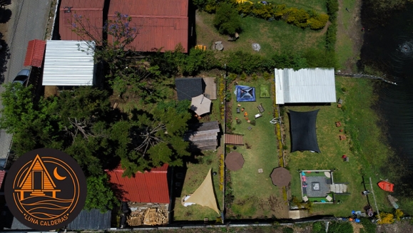 [Image: ¡Paga Q499 en Lugar de Q1,000 por Estadía para 4 Personas en Habitación Tipo Cabaña + Uso de Lancha de Remos + Uso de Instalaciones (Jardines, Hamacas, Fogata y Juegos de Mesa) + Impuestos Incluidos!m]