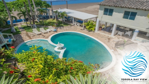 [Image: ¡Paga $75 en Lugar de $125 por Estadía de 1 Noche Para 3 Personas + 3 Desayunos en Playa Torola!m]